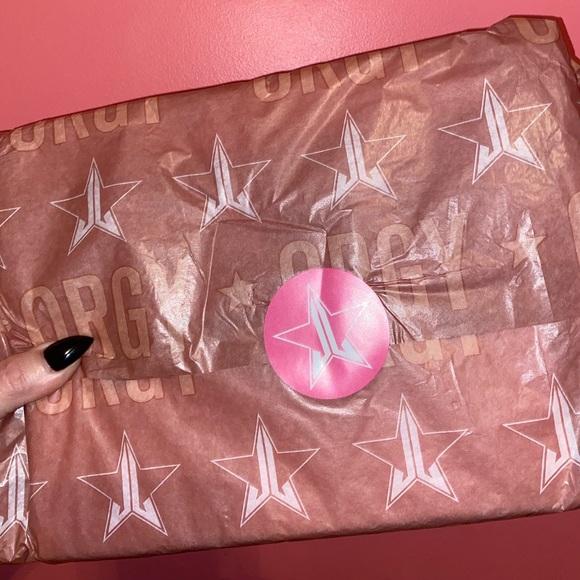 Orgy Artistry Palette🧸 A FULL MATTE palette, what more  Orgy Palette